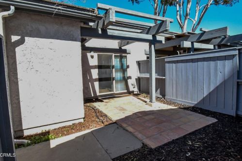 655 Holly Ave, Oxnard CA 93036-1932 exterior