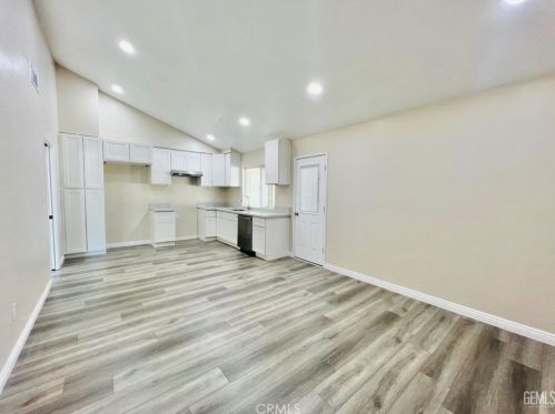 4613 Mccray St, Bakersfield CA  93308-1227 exterior