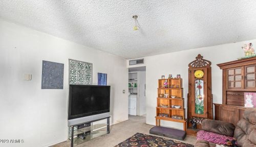 3133 Caribbean Ln, Phoenix, AZ 85053-4875