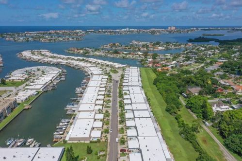 192 Boca Ciega Pt Blvd, Saint Petersburg FL  33708-2738 exterior