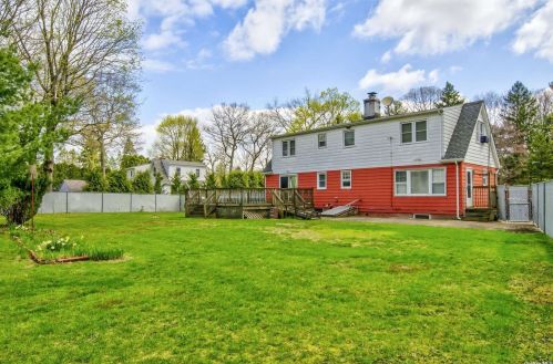 70 Tamarack St, Elwood NY  11731-4629 exterior