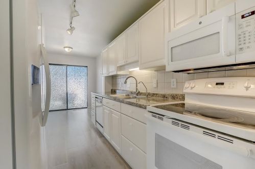 11010 Elder Tree Ct, Thiensville, WI 53092-4329