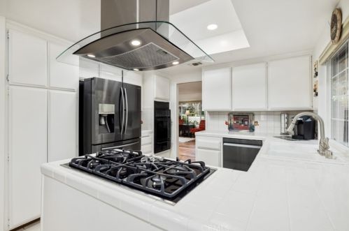 1350 Comstock Ave, Glendora CA 91741-2721 exterior