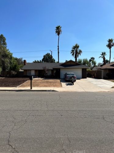 2242 Carlton Pl, Riverside CA  92507-5807 exterior