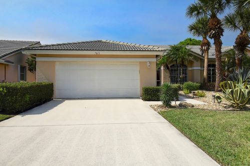 7811 Rockford Rd, Boynton Beach, FL 33472-2525