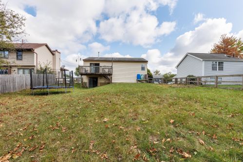 42 Meadow Wood Dr, Florence KY  41042-9323 exterior