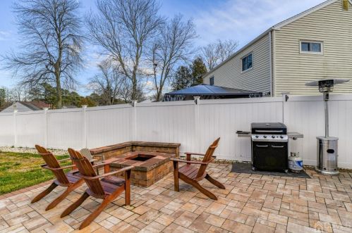 12 Nicholas Dr, Old Bridge NJ  08857-1558 exterior