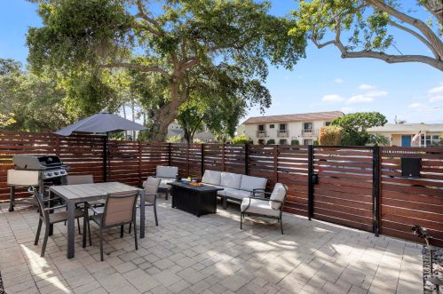 1455 Chalcedony St, San Diego CA 92109-2126 exterior