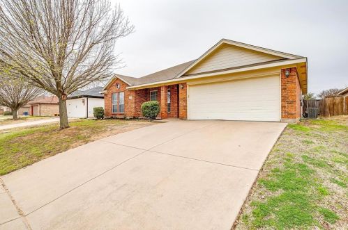 1012 Thistle Meade Cir, Burleson TX  76028-6795 exterior
