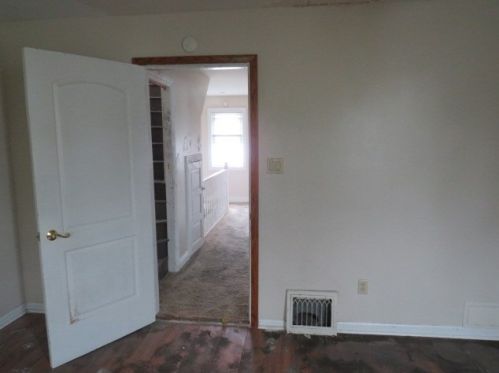 616 Boggs Ave, Pittsburgh, PA 15211-2323