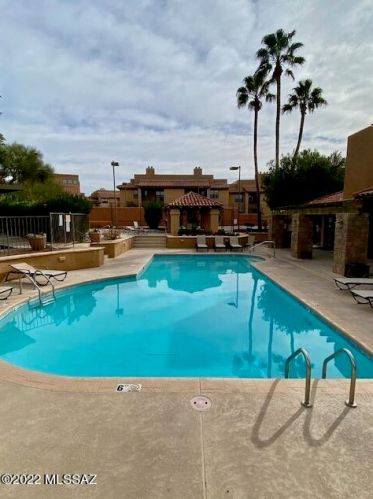 6651 Campbell Ave, Tucson AZ  85718-1347 exterior
