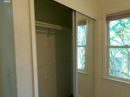 10907 Foothill Blvd, Oakland CA  94605-5203 exterior