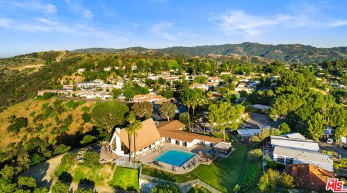 154 Navajo Ln, Topanga CA  90290-4451 exterior