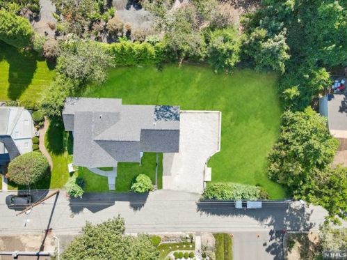 21 Bailey Ave, Oakland NJ  07436-1802 exterior