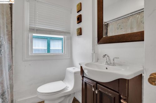 2283 80th Ave, Oakland CA  94605-3266 exterior