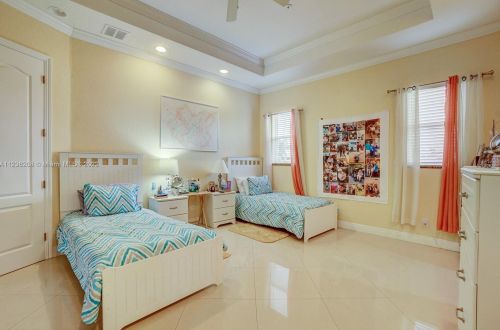 160 Saratoga Ave, Fort Pierce FL  34953-5974 exterior