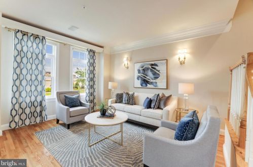 12158 Chancery Sta Cir, Herndon VA 20190-5803 exterior