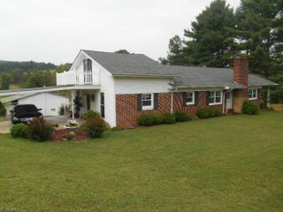 331 Pleasantview Rd, Austinville, VA 24312-3503