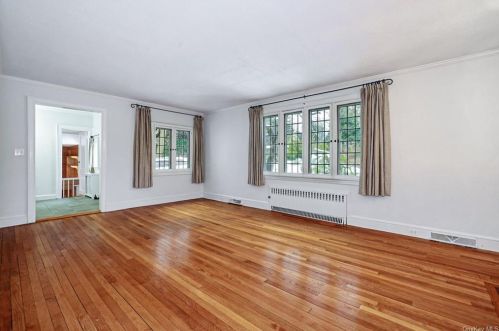 23 Lewis Ave, Hartsdale NY  10530-2803 exterior