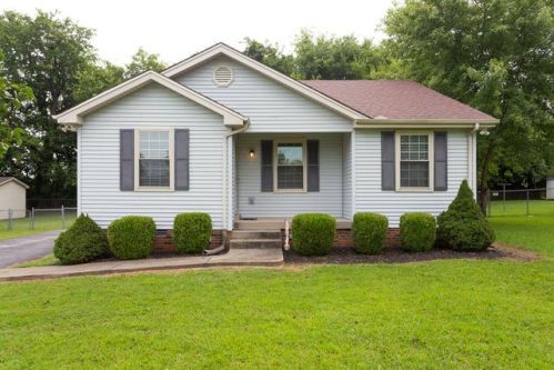 1315 Raden Dr, Lebanon, TN 37087-2135