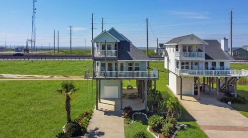 25230 Intrepid Ln, Galveston, TX 77554-6614