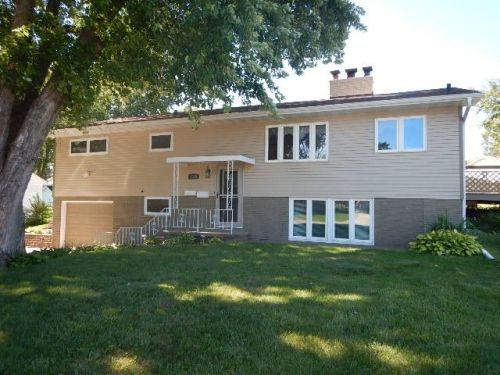 3018 Saratoga Dr, Waterloo IA  50702-5243 exterior