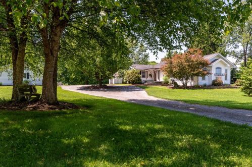 346 Mohican Trl, Mercer, PA 16137-9333