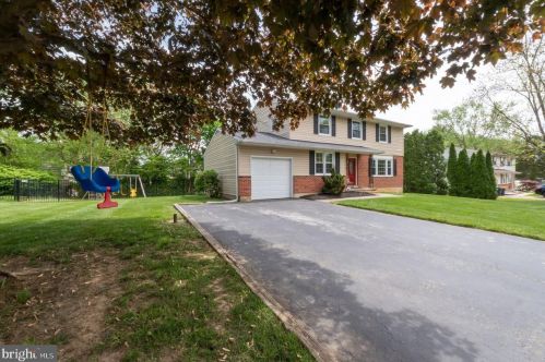 2102 Weatherton Dr, Wilmington, DE 19810-2311
