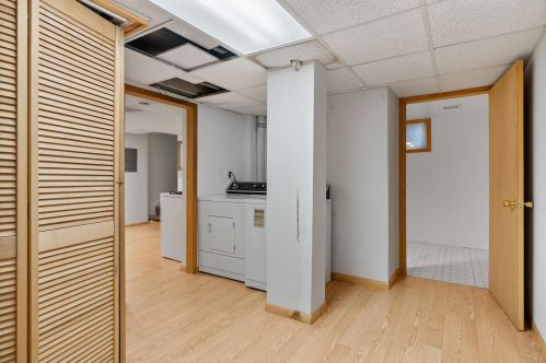 3023 Oakland Ave, Milwaukee WI 53211-3233 exterior