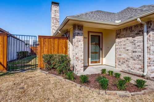 1206 Richland Oaks Dr, Richardson TX  75081-5575 exterior