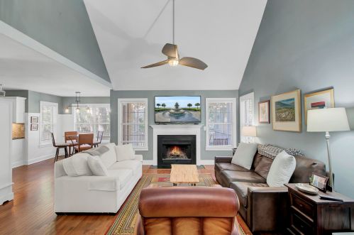 287 Mount Royall Dr, Mount Pleasant SC  29464-6276 exterior