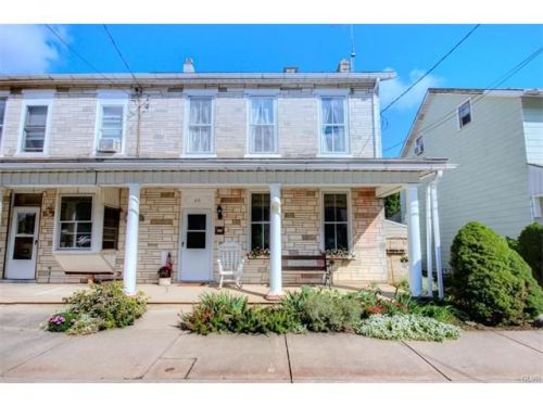 49 2nd St, Alburtis, PA 18011-5003