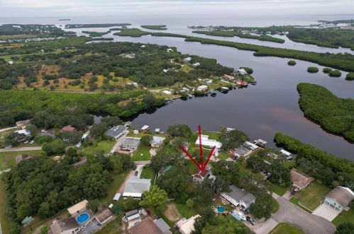 2620 Manatee Harbor Dr, Ruskin, FL 33570-2833