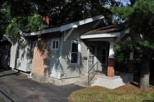 2208 Curry Rd, Schenectady, NY 12303-4402