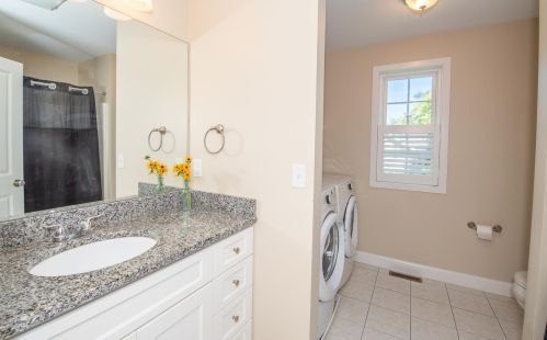 8 Evans Ave, Plaistow NH  03865-2909 exterior