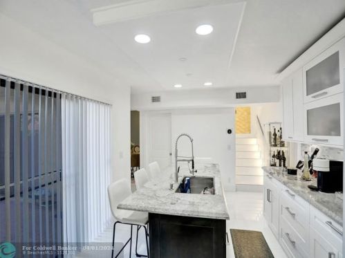8164 Thames Blvd, Boca Raton, FL 33433-8305