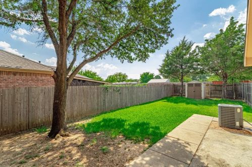 2213 Silverthorn Ln, Lewisville TX  75028-7246 exterior