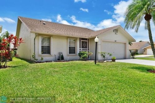5287 Tiffany Anne Cir, West Palm Beach, FL 33417-1084