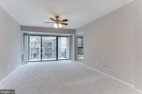 2047 Royal Fern Ct, Herndon, VA 20191-2047