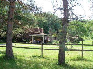 53 State Farm Rd, Reidsville, NY 12186-5218