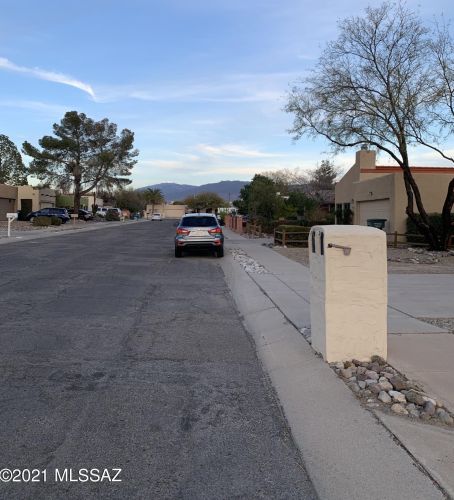 9130 Calle Maria, Tucson, AZ 85710-7307