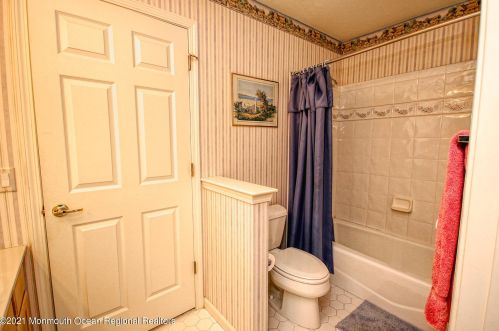 27 Valley Stream Ln, Lakewood NJ  08701-5746 exterior