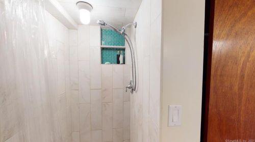 170 Giddings Ave, Windsor CT 06095-3743 exterior