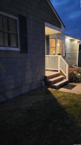 523 Straight Path, North Lindenhurst, NY 11757-2326