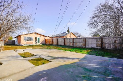 809 Vine Dr, Bakersfield CA  93307-3944 exterior