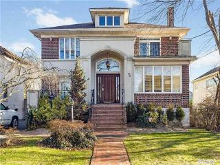 42 Margaret Ave, Meadowmere Park, NY 11559-1826