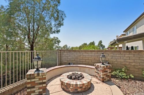 24306 Foxglove Pl, Santa Clarita CA  91354-4922 exterior