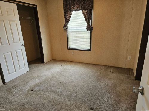 1964 River Rd, Baiting Hollow NY  11933-1616 exterior