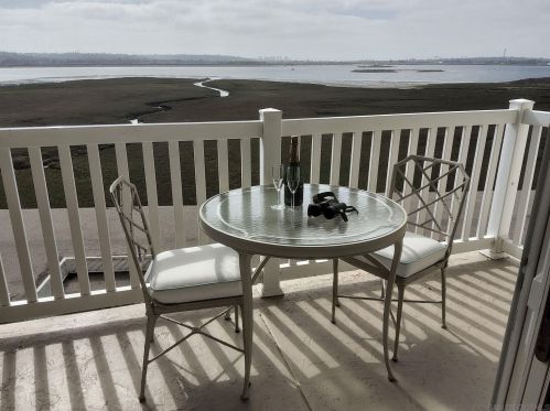 3991 Crown Point Dr, San Diego, CA 92109-6107