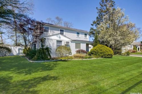 1 Alexander St, Babylon, NY 11702-1101